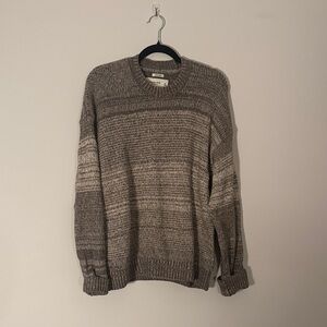 Abercrombie & Fitch Gray Crew Neck Sweater